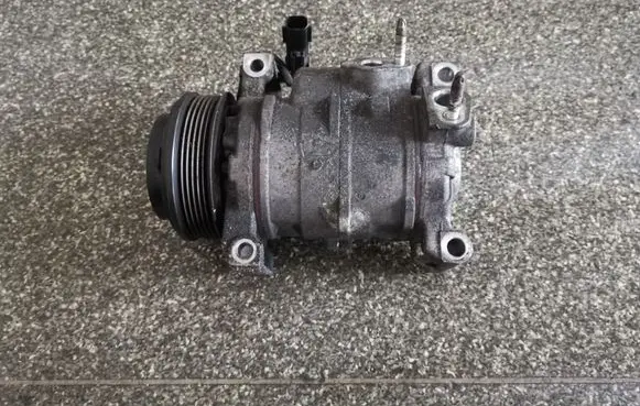 Chrysler Town & Country V Air conditioning (A/C) compressor (pump)