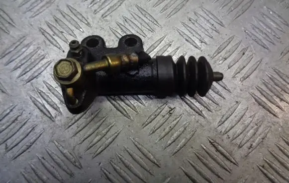 Nissan Primera Clutch release bearing slave cylinder 