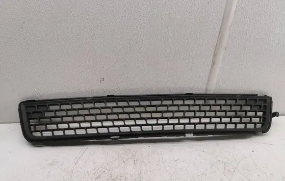 Volvo V70 Front bumper lower grill 30763113