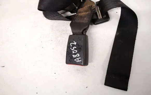 Mazda 121 SM Middle seatbelt buckle (rear) 