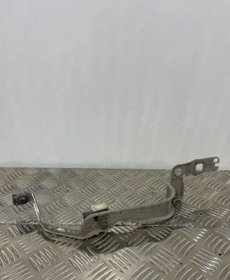 Audi A6 C7 Fender mounting bracket 4G0807592B