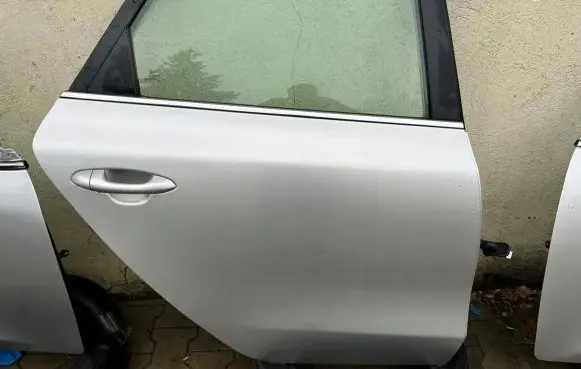 KIA Ceed Rear door