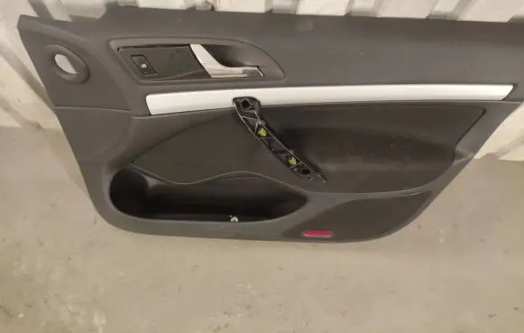 Skoda Octavia Mk2 (1Z) Front door card panel trim