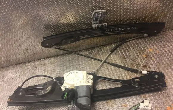Mercedes-Benz E W211 Front door electric window regulator A2117200146 2117200146