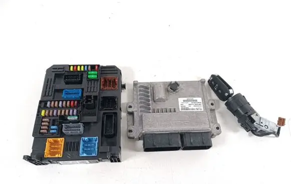 Opel Vivaro Engine ECU kit and lock set 