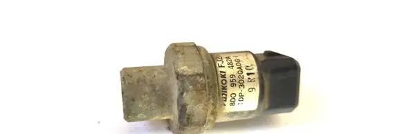 Volkswagen PASSAT B5 Air conditioning (A/C) pressure sensor 8D0959482A