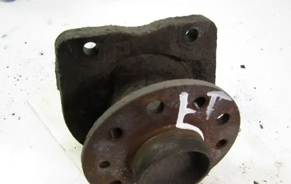 Opel Zafira B Rear wheel hub 