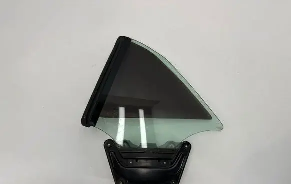 Jaguar XK - XKR Rear side window DOT682AS2M3250 43R001605 E000228
