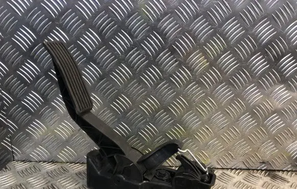 Mercedes-Benz A W169 Accelerator throttle pedal 1693000204