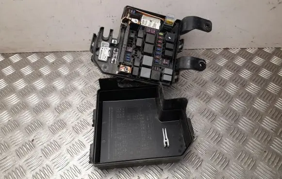 KIA Sorento Fuse box set 912212P494