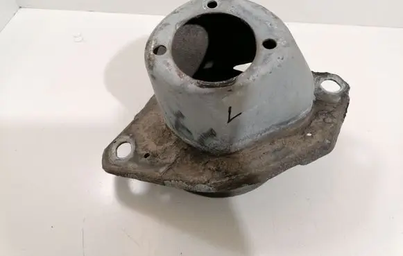 Volvo V70 Front shock absorber mounting bracket 