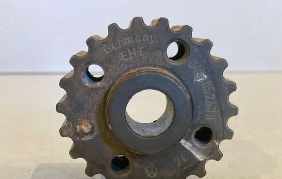 Volkswagen PASSAT B6 Crankshaft pulley 045105263A