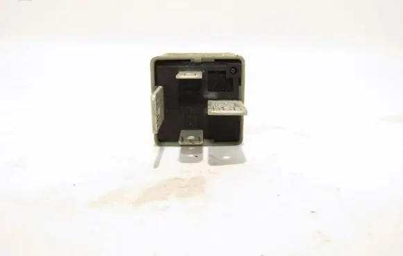 Audi A6 S6 C5 4B Glow plug pre-heat relay 191937503