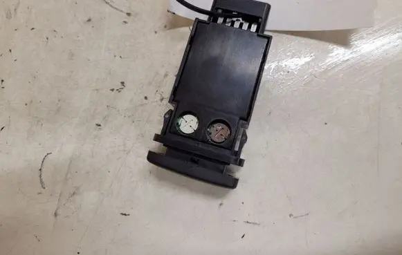 Lexus IS 220D-250-350 Windscreen/window heater switch 15A280