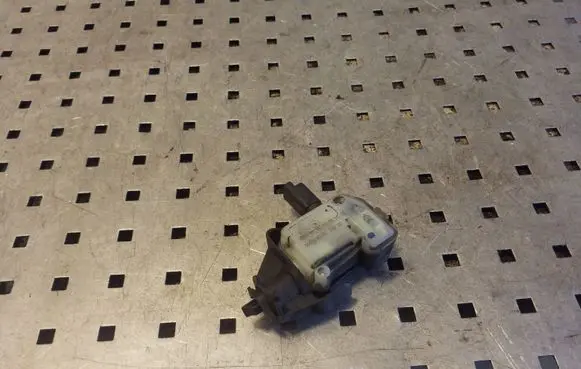 Fuel tank cap lock motor