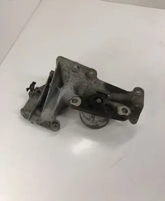 Nissan Qashqai Engine mount bracket 11220JD700