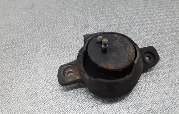 Subaru Outback Engine mount bracket