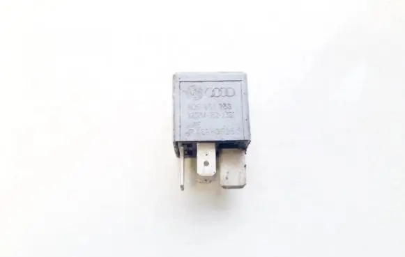 Volkswagen PASSAT B5 Other relay 8d0951253 v23134-j52-x300