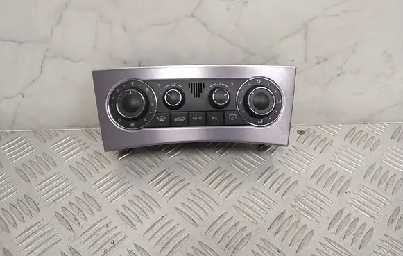 Mercedes-Benz CLK A209 C209 Air conditioner control unit module A2038304085