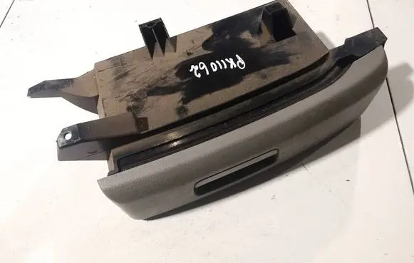 Volkswagen Touran I Glove box 1K0881605