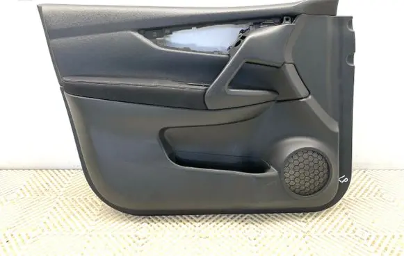 Nissan Qashqai Front door card panel trim