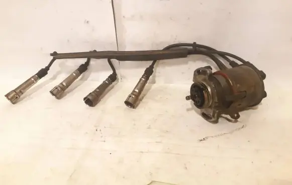Volkswagen Golf III Spark distributor 030905205AB 0237521061