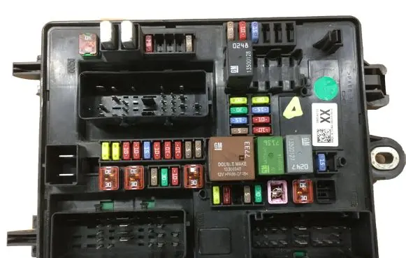Cadillac SRX Fuse module 20895343