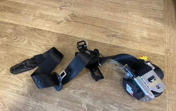 Audi A5 Front seatbelt 8W0857705 T70800ATT