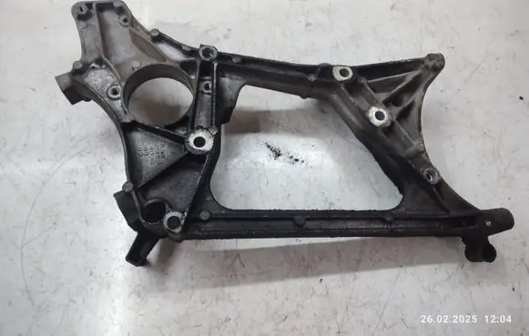 Mercedes-Benz C W204 Generator/alternator bracket A6512011109