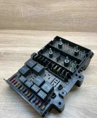Chrysler Voyager Fuse module P4707592