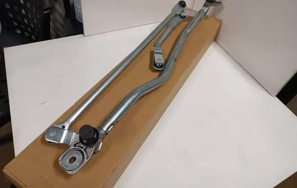 Front wiper linkage and motor