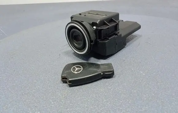Mercedes-Benz Vito Viano W639 Ignition lock 6395450608