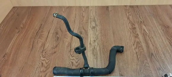 Engine coolant pipe/hose