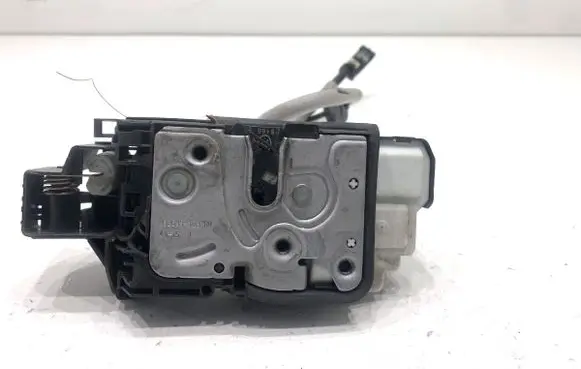 Volvo V40 Front door lock 31440390