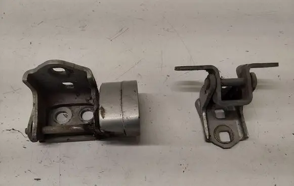 Renault Megane II Rear door lower hinge 029139