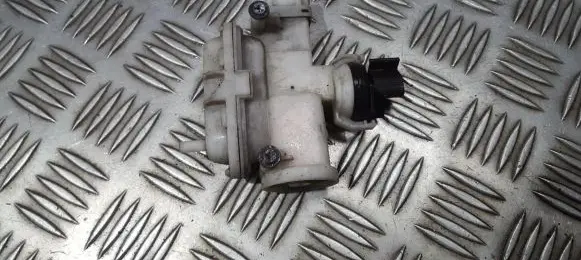Volkswagen PASSAT B4 Central locking vacuum pump 357862153
