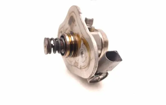 BMW 1 E82 E88 Fuel injection high pressure pump 7562473 0261520041