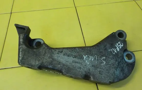 Opel Insignia A Engine mounting bracket 13227754