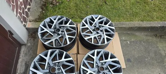 Hyundai Kona I R18 alloy rim
