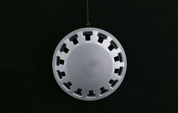 R14 wheel hub/cap/trim