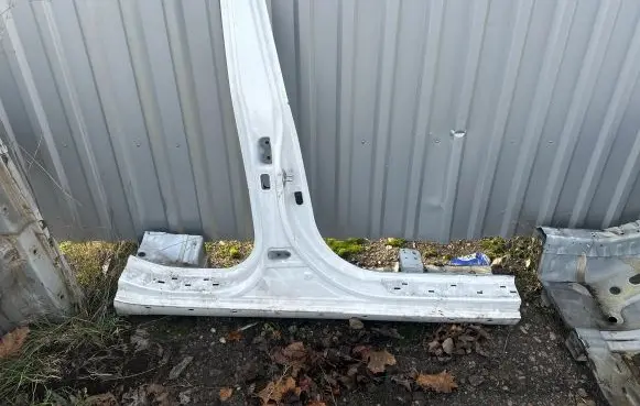 KIA Ceed Pillar (middle) 