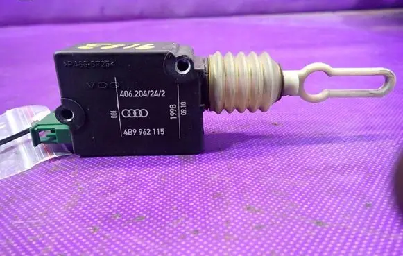Audi A6 S6 C5 4B Central locking motor 4B9962115