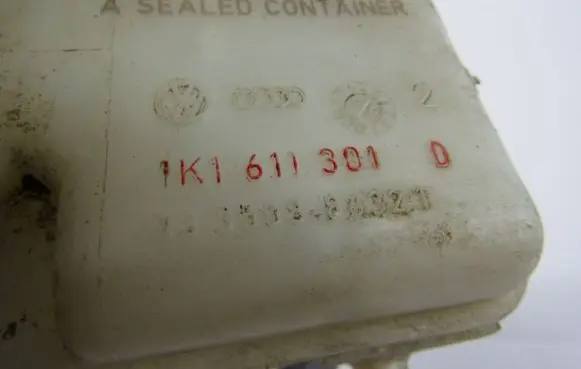 Volkswagen Caddy Master brake cylinder 1K1611301D