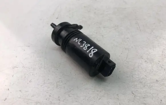 Volvo V70 Windscreen/windshield washer pump 1013229