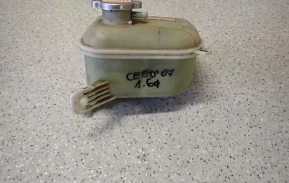 KIA Ceed Coolant expansion tank/reservoir 