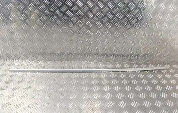 Volvo XC60 Front door windshield rail 