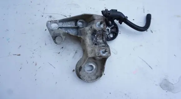 Seat Exeo (3R) Engine mounting bracket 8E0199352N
