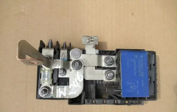 Mercedes-Benz B W246 W242 Fuse module A2465401350