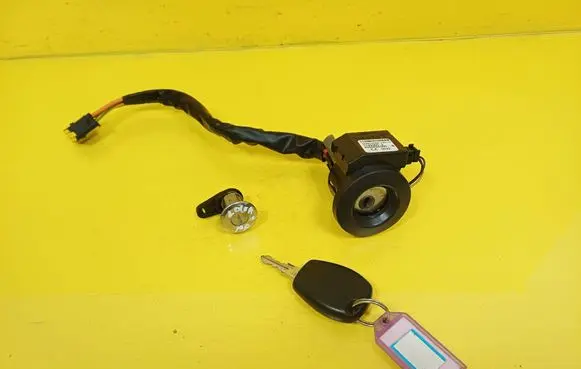 Dacia Logan I Ignition lock 8200826300B 1740602