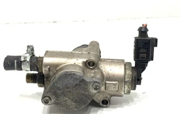 Volkswagen Golf V Fuel injection high pressure pump 03C127025